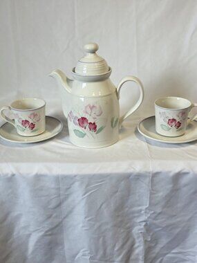 Royal Doulton "Fresh Flowers" Strand‎ Pattern Tea Pot & 2 Cups and Saucers
